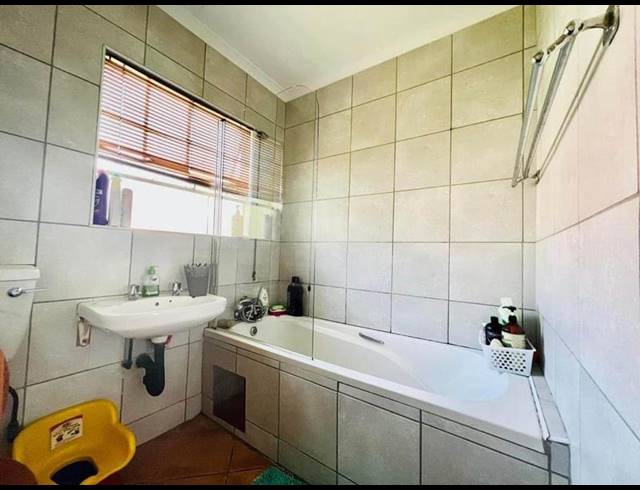 2 BEDROOM APARTMENT FOR SALE IN DIE HOEWES